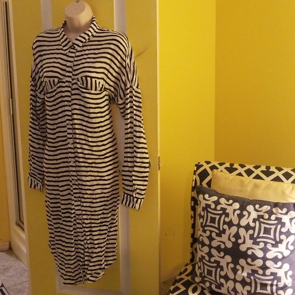 FOREVER21 BLACK and WHITE  SHIRT DRESS